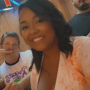 Meet your Posher, Charalesa